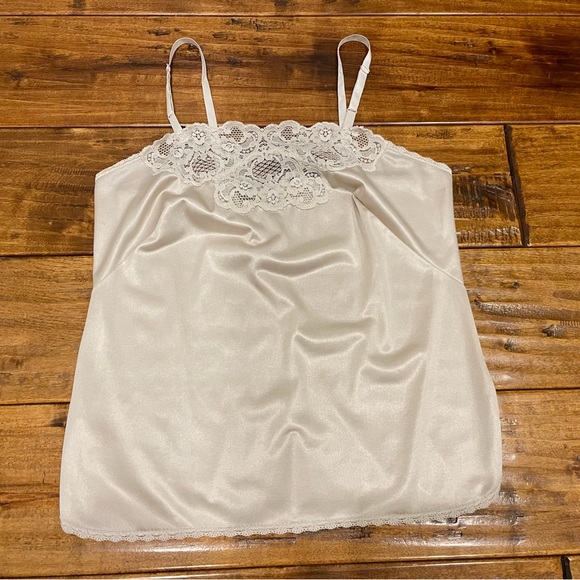 Vintage nylon and lace cami - Picture 3 of 8